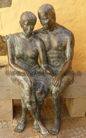 Aguimes statua innamorati