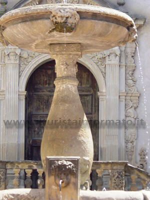 Paola - Fontana in Piazza del Popolo