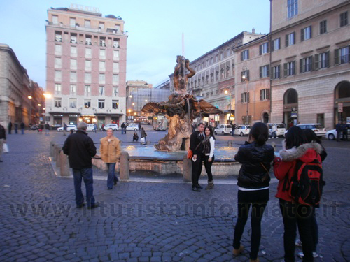 Fontana del Tritone a Roma Fontana del Tritone a Roma