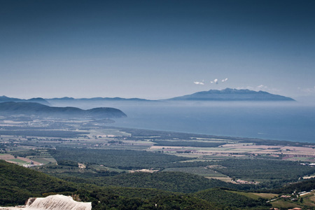 La vista su Populonia e l'Elba dal Romitorio La vista su Populonia e l'Elba dal Romitorio