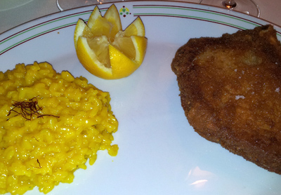 Risotto e cotoletta alla milanese Risotto e cotoletta alla milanese