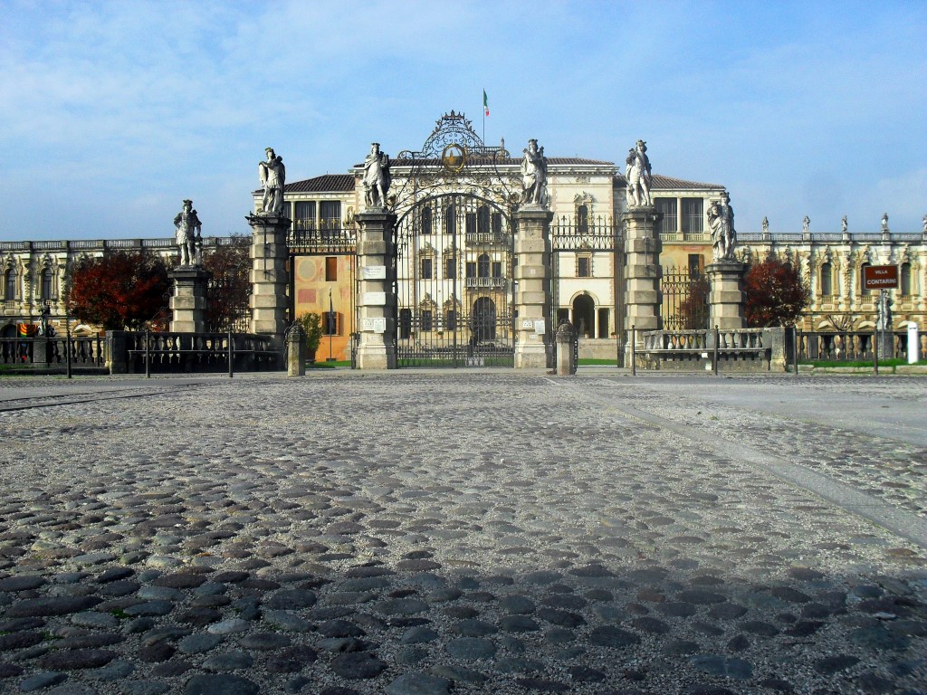 Villa Contarini vista dalla Piazza antistante