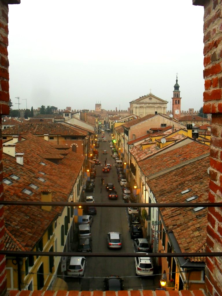 Vista sulla città dal camminamento di ronda