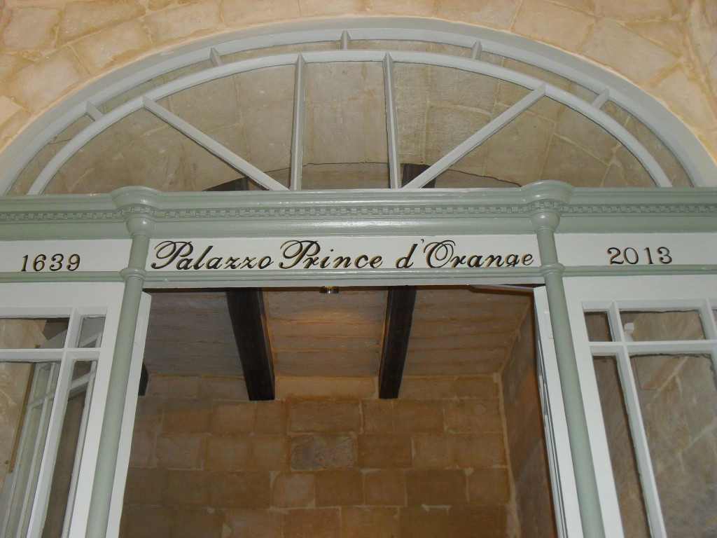 Scritta nella hall